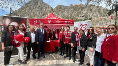 CHP’li Kadınlardan 23 Nisan’da Çocuklara Bayram Sürprizi!