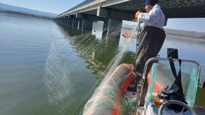 Çorum’da kaçak avcılığa geçit yok: Barajdan 2 bin 200 metre ağ çıktı