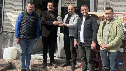 Merzifon Gençleri’nden Eski Cami Mahallesi’ne Fidan Takdimi