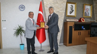 İl Millî Eğitim Müdürlüğü’ne Türk Kızılay’ından Kurumsal Altın Madalya