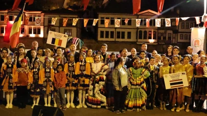 Amasya’da Dünya Çocukları Aynı Sahnede!
