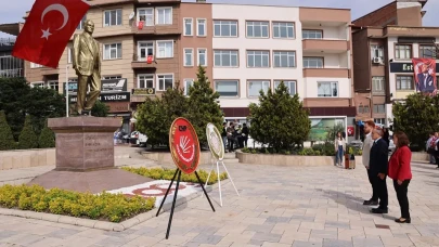 CHP ve ADD Merzifon’da 23 Nisan İçin Atatürk Anıtı’na Çelenk Sundu