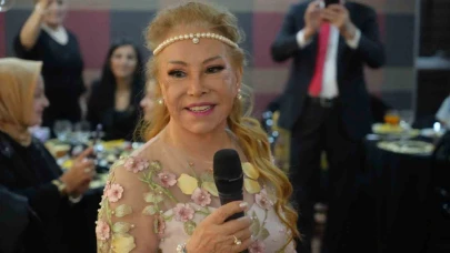 83 yaşındaki Bedia Akartürk: "Halkıma daha güzel görünmek için ameliyat oldum"