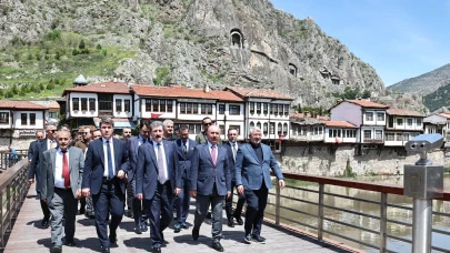 Amasya'da OKA Toplantısı Sonrası Tarihi İçeri Şehir Gezildi