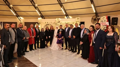 Siyasiler Düğünde Buluştu!