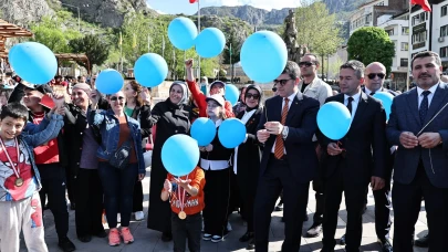 Amasya’da Mavi Balonlarla Otizme Farkındalık