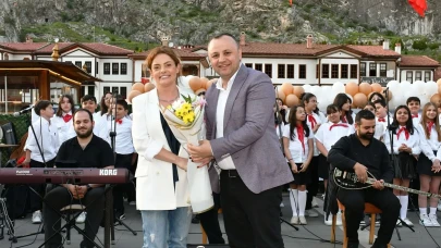 Başkan Sevindi Genç Yeteneklerle Sanat Buluşmasında