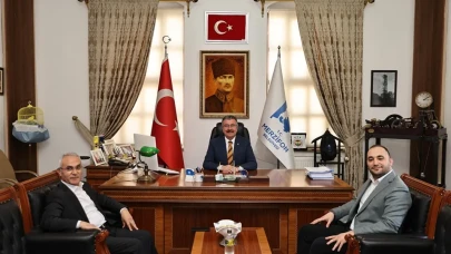 Başkan Kargı’ya Nezaket Ziyareti: Kazım Tekin ve Eren Atay’dan Merzifon Belediyesine Ziyaret