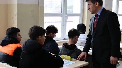 Vali Önder Bakan’dan Turizm Lisesine Ziyaret: Öğrencilerle Eğitim Üzerine Sohbet Etti