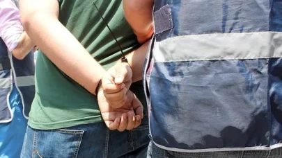 Ehliyet sınavında kopya çekmek isteyen 2 kişi yakalandı
