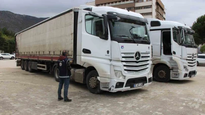 Amasya’da 5 kaçak göçmen yakalanan 2 tırın sürücüleri tutuklandı