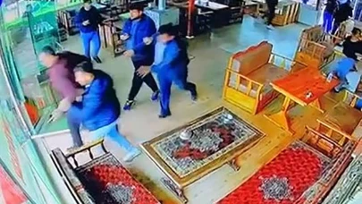 Amasya’da vatandaşların depremde kafeden kaçtığı anlar kamerada