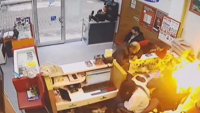 Tamir için getirilen cep telefonu bomba gibi patladı