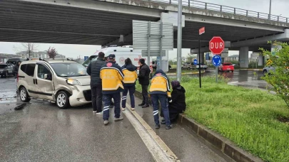 İki otomobil çarpıştı: 2 yaralı