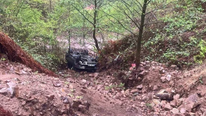 Otomobil şarampole devrildi: 4 yaralı