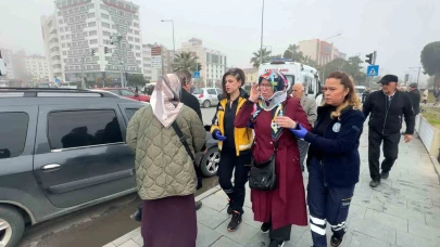 Hafif ticari araç ile otomobil çarpıştı: 2 yaralı