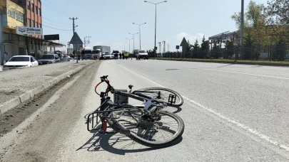Kamyonetin çarptığı bisikletli ağır yaralandı