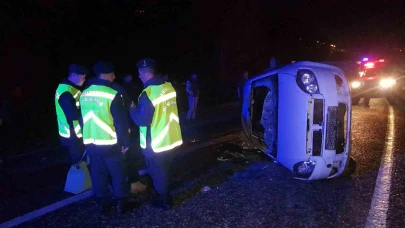Devrilen otomobil 30 metre sürüklendi: 3’ü çocuk 5 yaralı