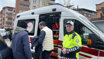 Hafif ticari araca çarpan motosikletin sürücüsü yaralandı
