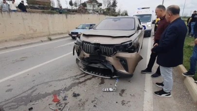 Zincirleme Trafik Kazasında 1 Kişi Yaralandı, 3 Araç Birbirine Girdi!