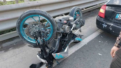 Motosiklet otomobile çarptı: 1 yaralı