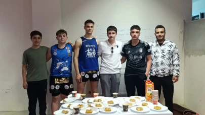 AK Gençlik Merzifon'dan Şampiyon Sporculara Moral Ziyareti