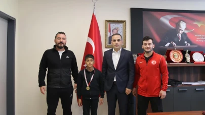 Türkiye Şampiyonu Görkem Çeltuk’tan Amasya’ya Gurur: Şampiyon, İl Müdürü Osman Ercan’ı Ziyaret Etti