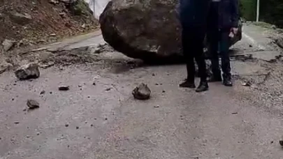 Yaylaya gidenler devasa kayanın altında kalmaktan saniyelerle kurtuldu