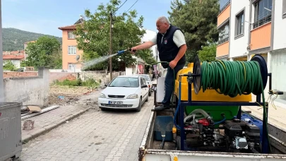 Taşova’da Temizlik Seferberliği: Konteynerler Dezenfekte Ediliyor!