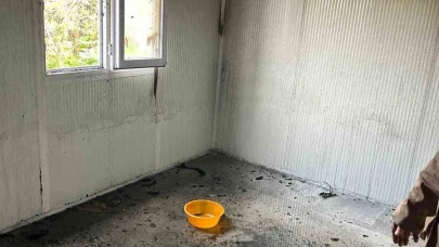Yıldırım düşen evde yangın çıktı