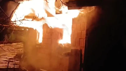 İki katlı ev alevlere teslim oldu