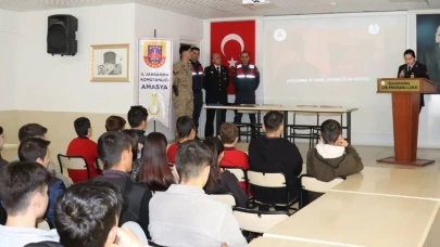 Gümüşhacıköy'de Jandarma Öğrencilerle Buluştu