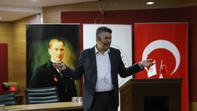 “Toplumda Ailenin Önemi” Konferansı Amasya Üniversitesi’nde Yoğun İlgi Gördü