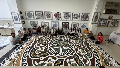 Amasya Üniversitesi’nden Tarihe Saygı: 1800 Yıllık Elma Ağacı Mozaiği Yeniden Hayat Buldu