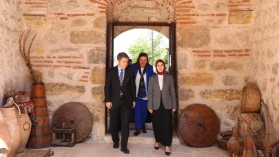 Amasya Valisi Önder Bakan’dan Gümüşhacıköy’e Çift Yönlü Ziyaret: Tarih ve Tarım Bir Arada İncelendi