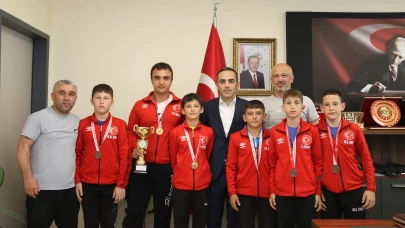 Amasya’dan Türkiye Şampiyonası’nda Güreş Zaferi: Yıldız Sporcular Madalyalara Doymadı