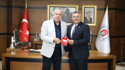 Amasya Üniversitesi’nden Kişiye Özel Parfüm: Öğrencilerden Rektör Turabi’ye Anlamlı Hediye