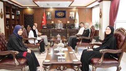 Liseli Gençlerden Gazze’ye Umut: Kitap Gelirlerini Filistin’e Bağışladılar