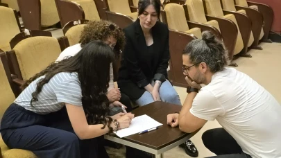 Amasya’da “Kütüphanede Drama” Atölyesi İlgi Gördü: Kütüphaneler Sosyal Etkileşim Alanına Dönüşüyor