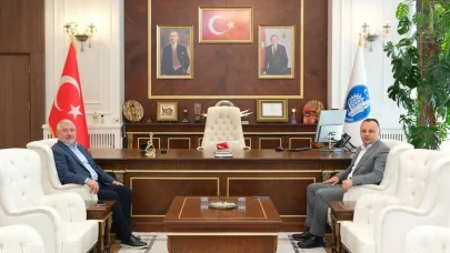 Amasya Belediye Başkanı Turgay Sevindi, Çorum Belediye Başkanı Aşgın’ı Ziyaret Etti