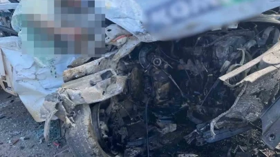 Tır ile kamyonet çarpıştı: 1 ölü, 2 yaralı