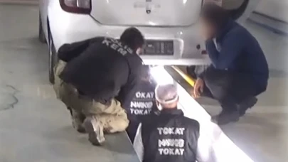 Kamyonun içerisindeki otomobile gizlediler, narkotik köpeğinden kaçamadılar