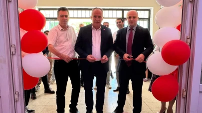 Taşova’da Öğrenci Eserleri Görücüye Çıktı: Başkan Özalp Yıl Sonu Sergisine Katıldı