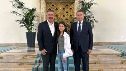 Başkan Alp Kargı, CHP Grup Toplantısı'na Kızıyla Katıldı