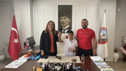 Şampiyon Güreşçi Görkem’e Başkan’dan Tebrik