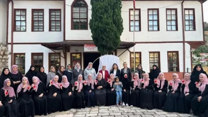 Amasya’da Hafız Kız Öğrenciler İçin Duygusal Mezuniyet Töreni Düzenlendi