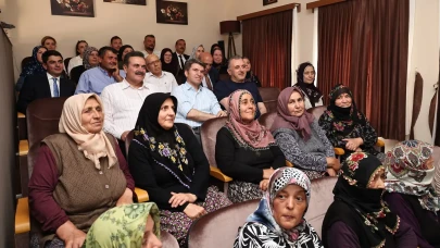Amasya Kırkharman Köyü’nde Protokol ve Vatandaşlar Beyaz Perde Heyecanını Paylaştı