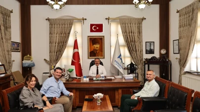 Merzifon Belediye Başkanı Alp Kargı, Yoğun Ziyaret Trafiğinde Konuklarını Ağırladı