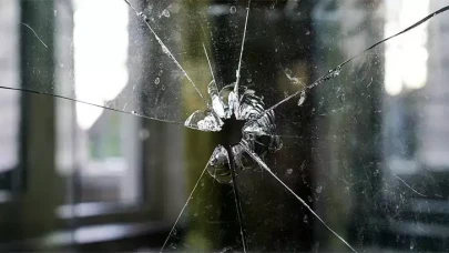 Rüyada Cam Kırılması Ne Anlama Gelir? İşte Rüyanın Tüm Detayları ve Yorumu
