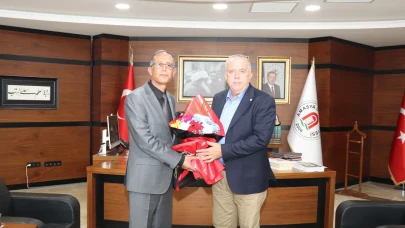 Prof. Dr. Hakan Yalçın’dan Rektör Turabi’ye Veda Ziyareti